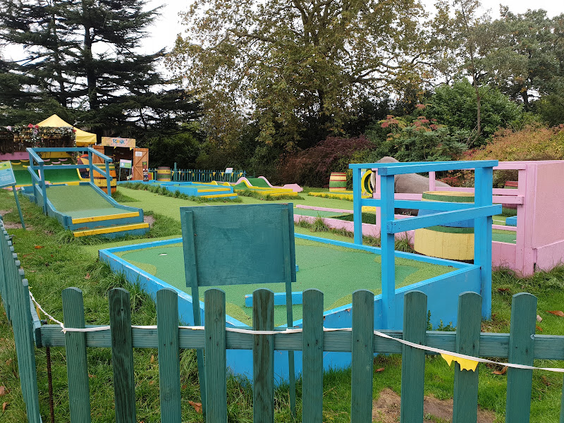 Plonk Crazy Golf - The Horniman Museum and Gardens