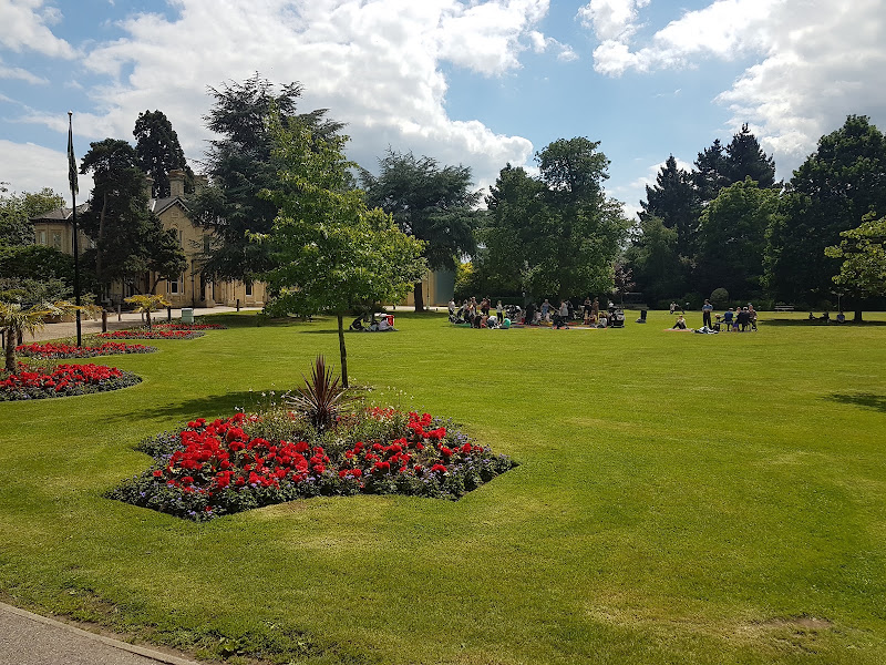 Oaklands Park