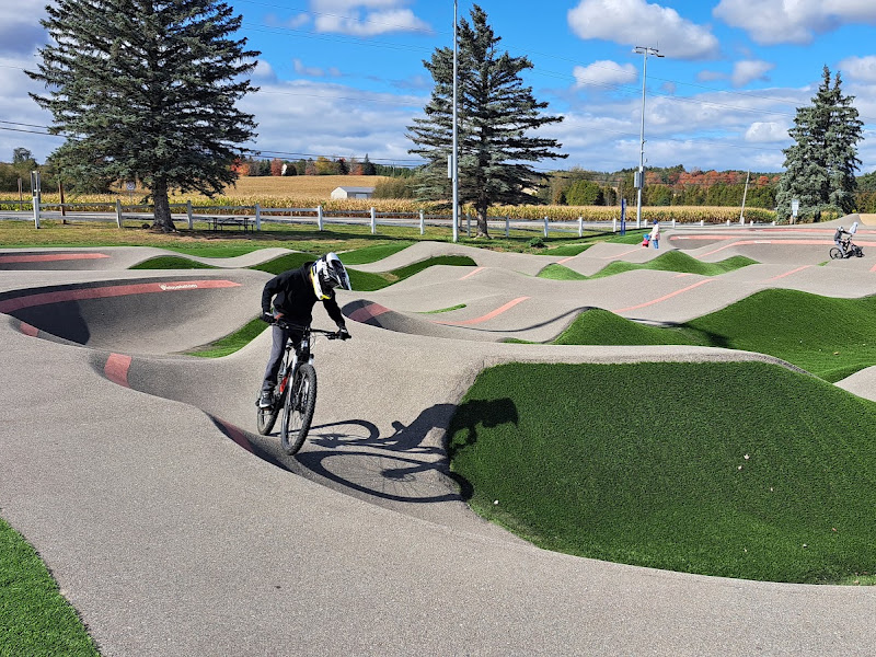 Pump Track Uxbridge, Canada by Velosolutions