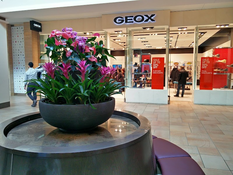 Bayview Village Shopping Centre