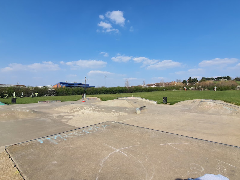 Pollards Hill Skate & Kids Grass Park