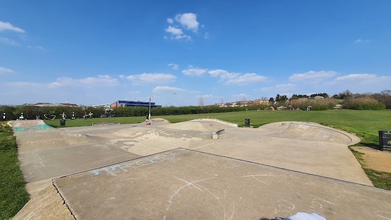 Pollards Hill Skate & Kids Grass Park
