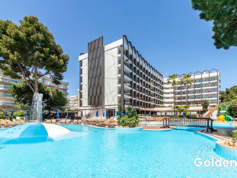 Golden Avenida Family Suites